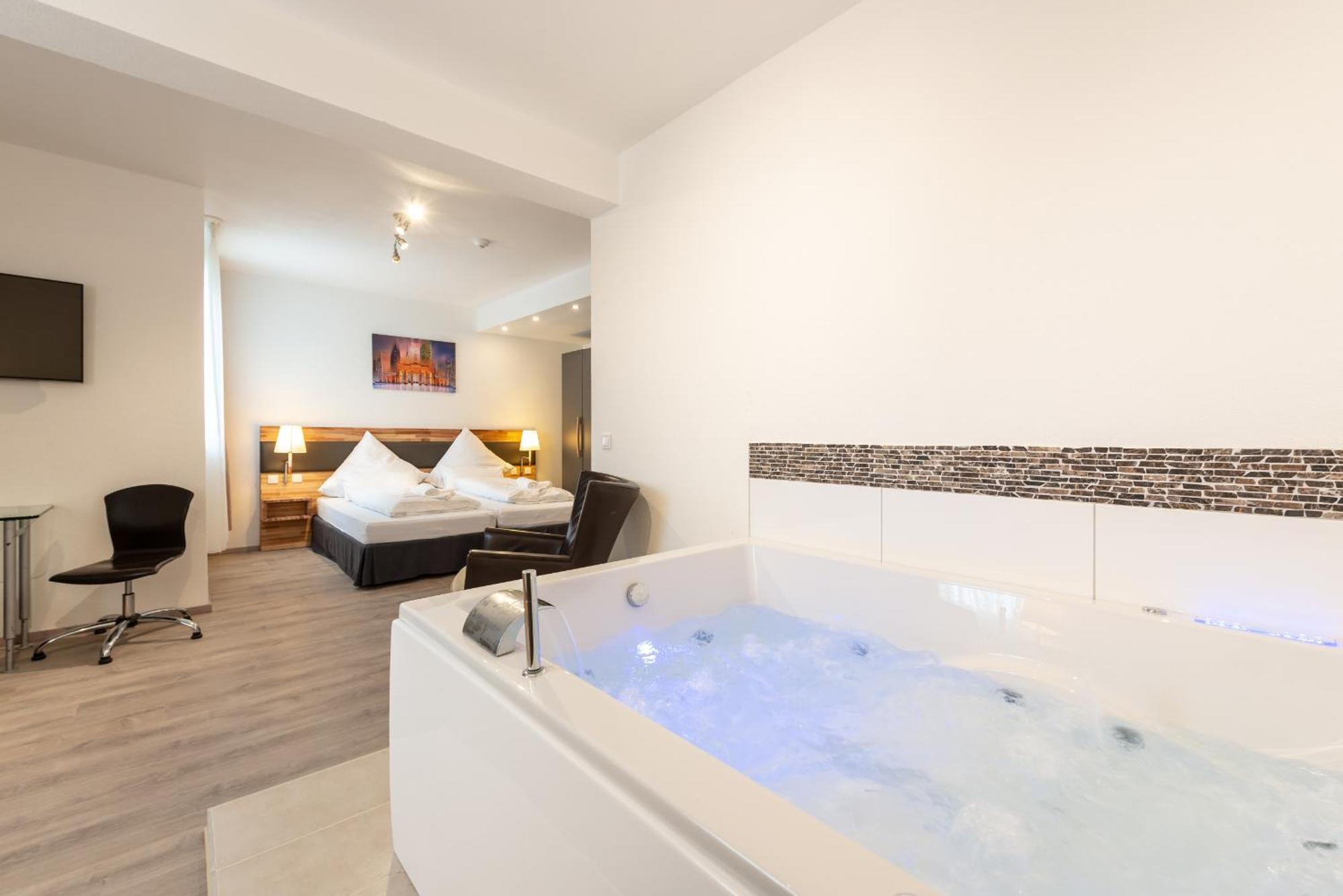Hotel In Laisen Reutlingen Habitación foto