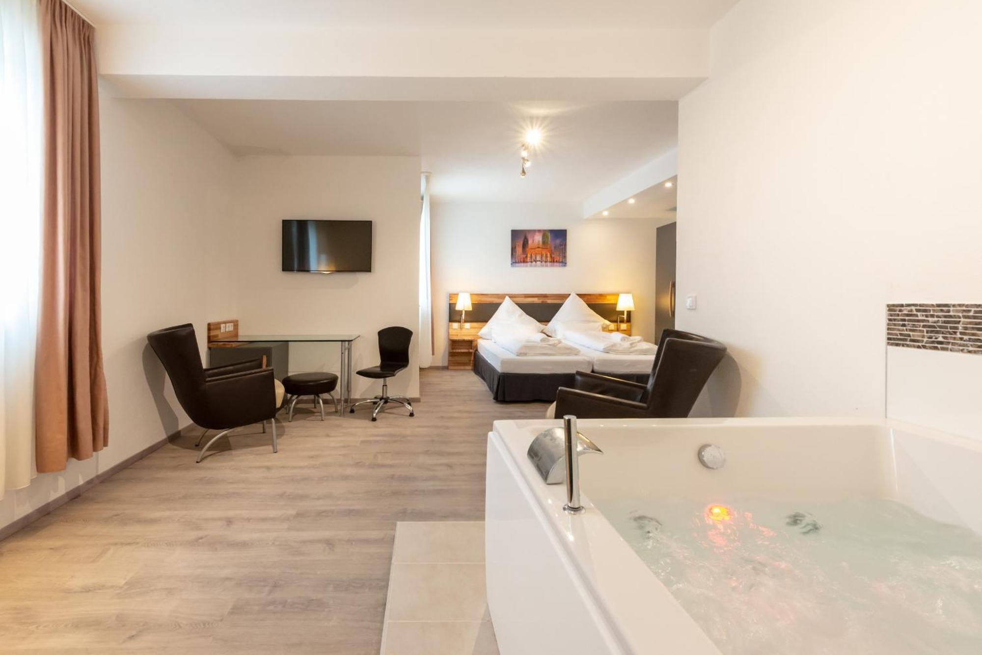 Hotel In Laisen Reutlingen Habitación foto
