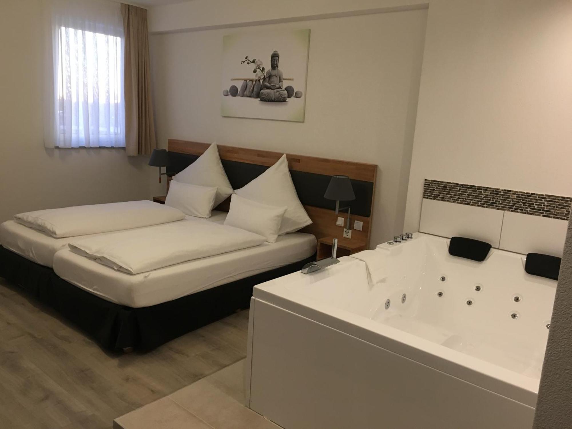 Hotel In Laisen Reutlingen Habitación foto